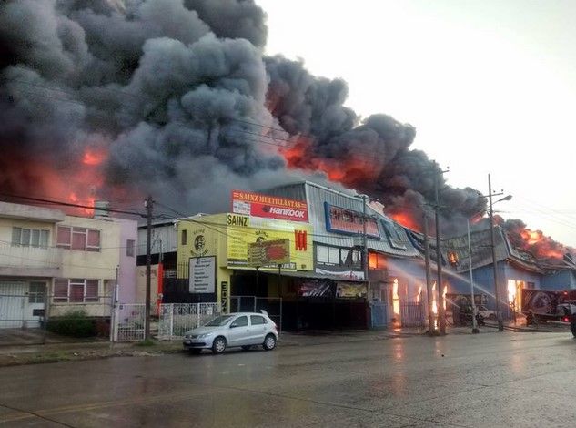 Incendio en bodega de colchones de Guadalajara