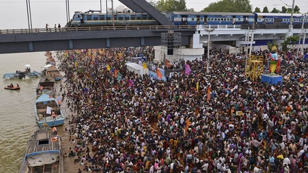 Estampida deja 27 muertos y 40 heridos en India