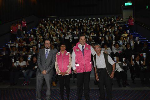 Adultos mayores entran gratis al cine en el DF
