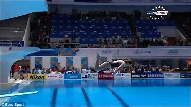 Video: nadadora falla clavado y la califican con cero Video: nadadora falla clavado y la califican con cero