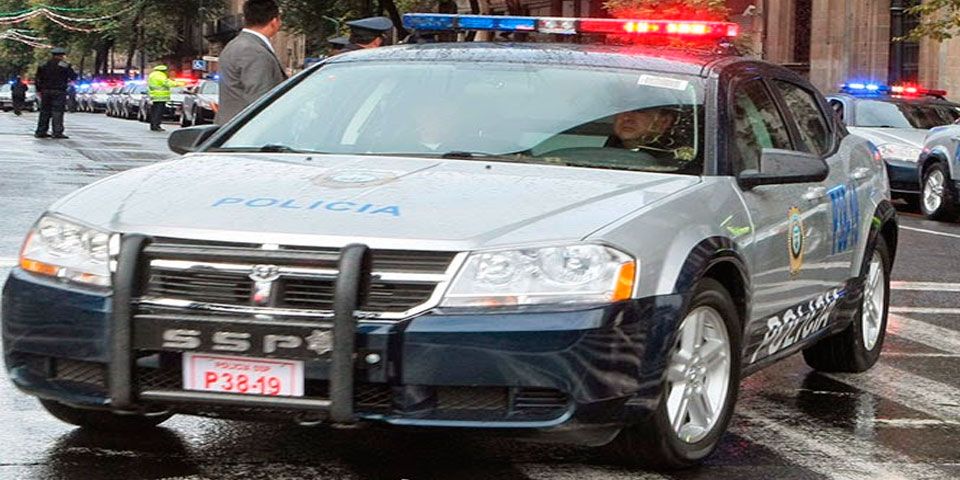 Rescatan a 15 indocumentadas en la Nápoles. Hay dos policías detenidos