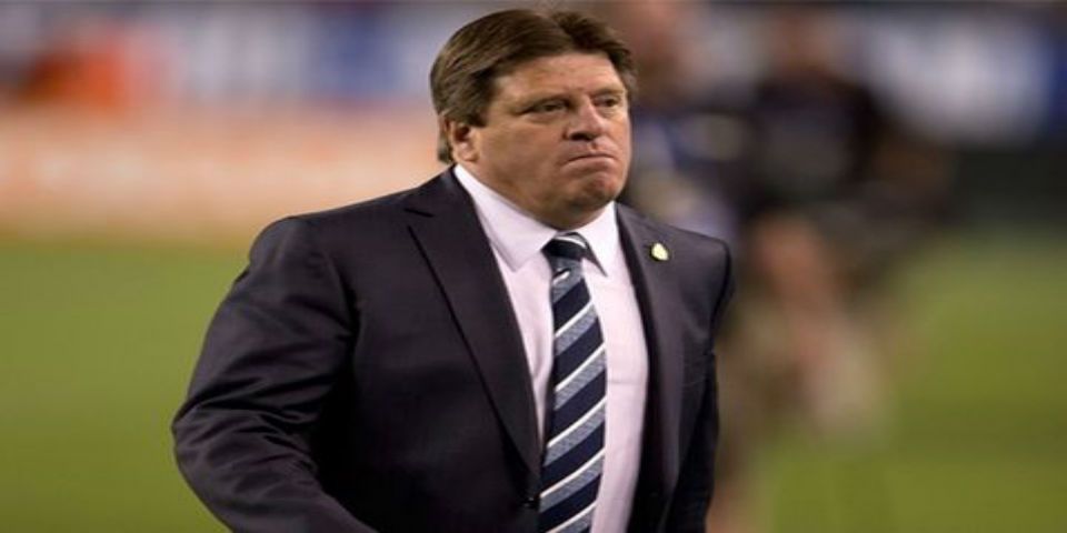 La PGR cita a Miguel Herrera por tuits