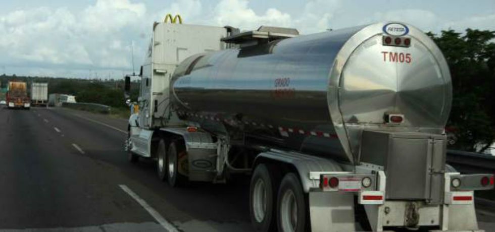 Dos muertos por accidente de pipa con ácido fosfórico