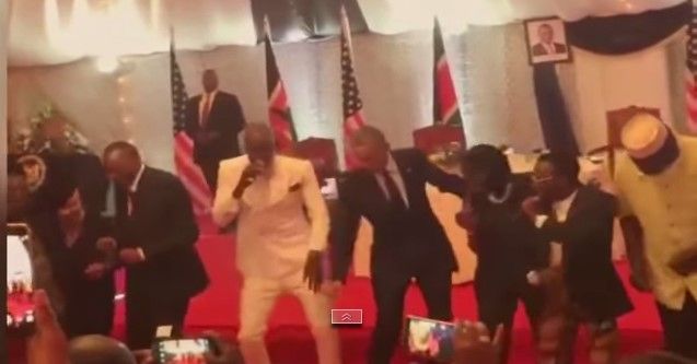 Video: Barack Obama baila en Kenia