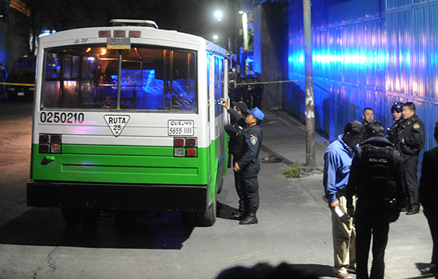 Suspenden ruta de microbús por atropellar a ladrón