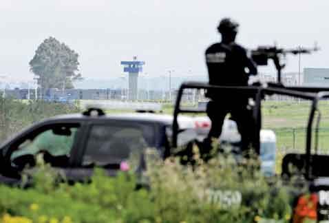 Liberan a agente vinculado en la fuga de ‘El Chapo’