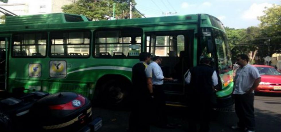 Choca Trolebús en la colonia Portales