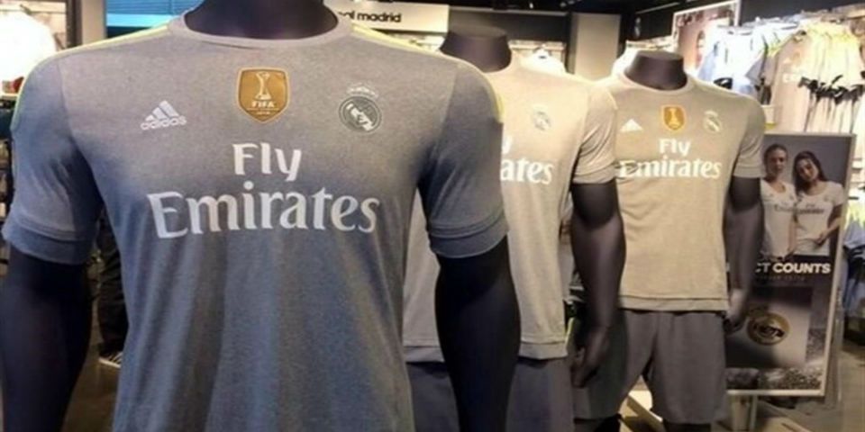 Uniformes de futbol que parecen pijamas