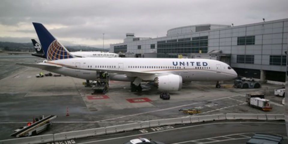 United Airlines reanuda operaciones tras problema técnico