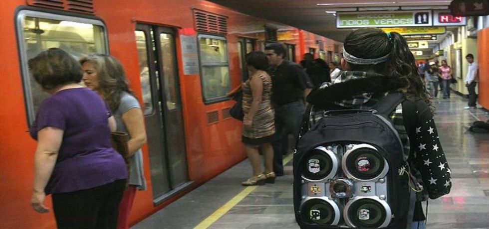 Usuarios del Metro siguen padeciendo a los vagoneros