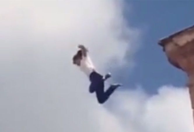 Chica que se lanzó desde la catedral tiene daños en órganos internos