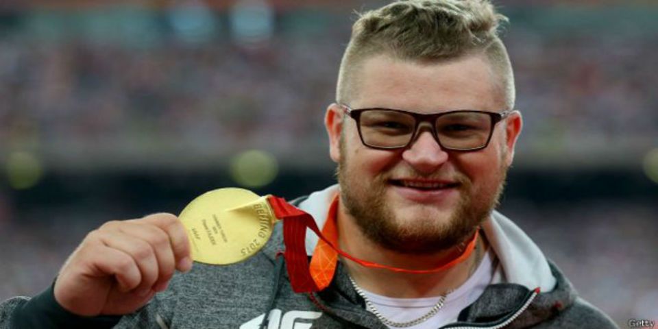 Usa su medalla de oro para pagar el taxi