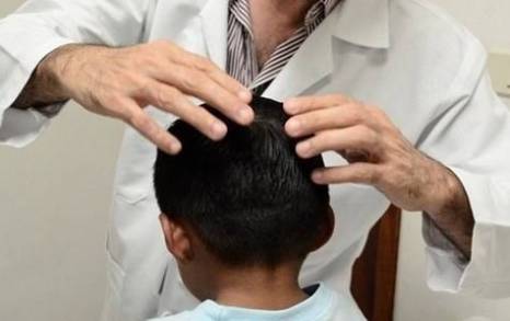 Buscan prevenir brotes de piojos en regreso a clases