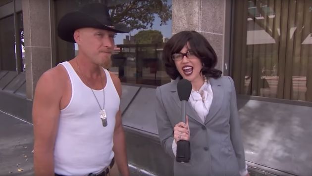 Video: Miley Cyrus se disfraza y pregunta a la gente lo que piensan de ella