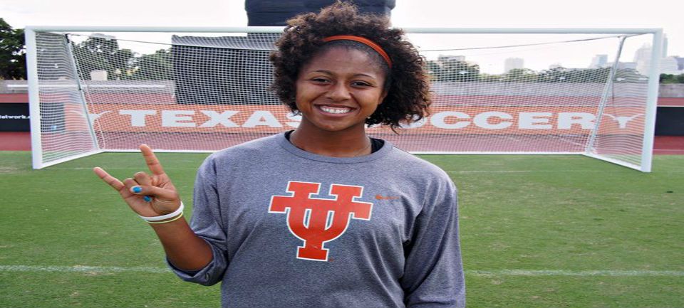 Video: portera despeja y anota gol