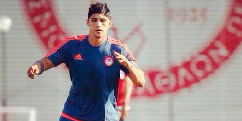 Alan Pulido debuta con el Olympiacos