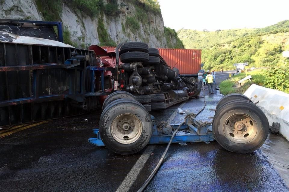 Aparatoso accidente en la Autopista Guadalajara-Colima