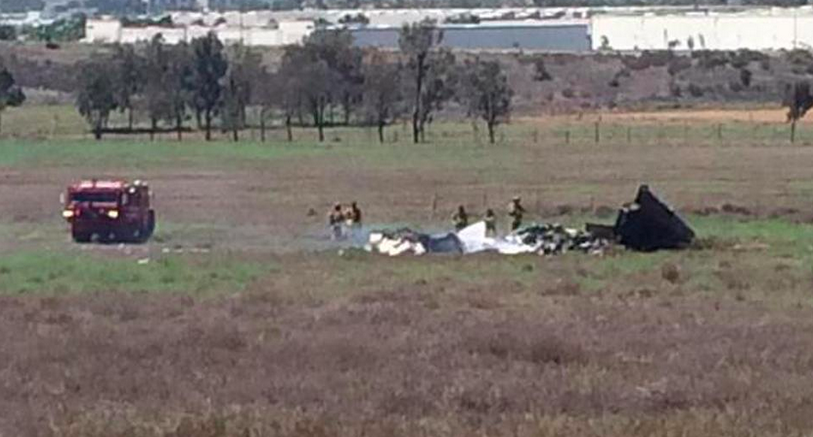 Chocan dos aviones en pleno vuelo; hay tres muertos