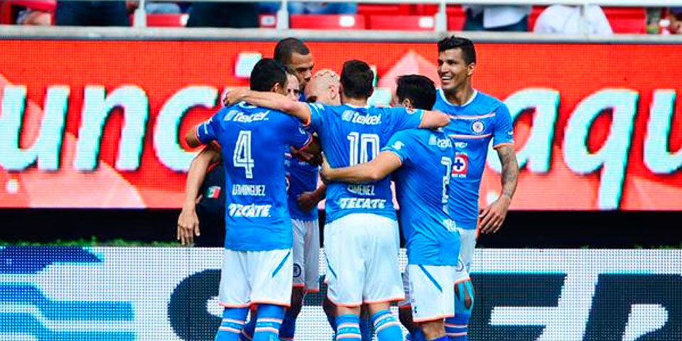 Cruz Azul tumba a unas tristes Chivas