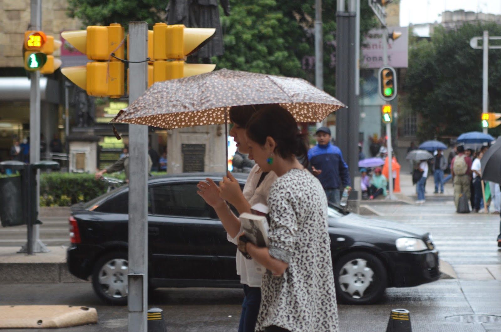 Habrá nublados y potencial de lluvias en el Valle de México