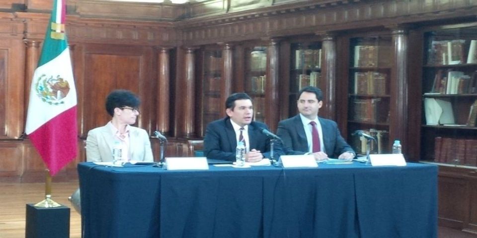 Hacienda anuncia nuevo recorte al PIB para 2015