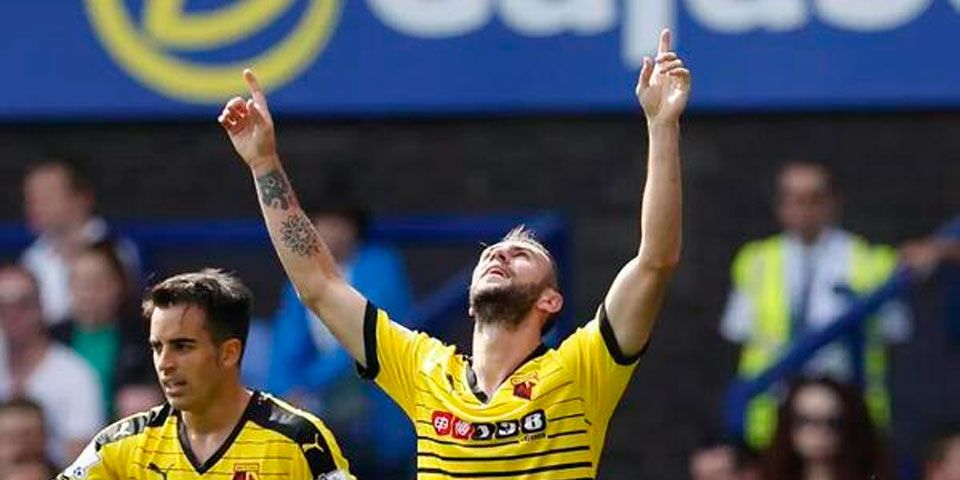 Layún anota en su debut en la Premier