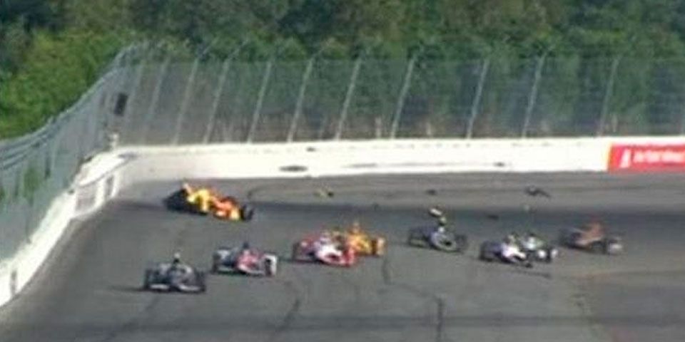 Video: fuerte accidente en carrera de IndyCar Video: fuerte accidente en carrera de IndyCar