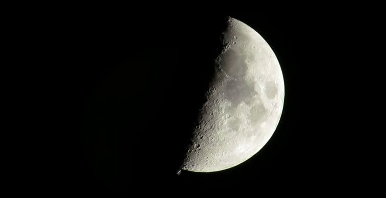 Video: la Estación Espacial Internacional cruza la Luna