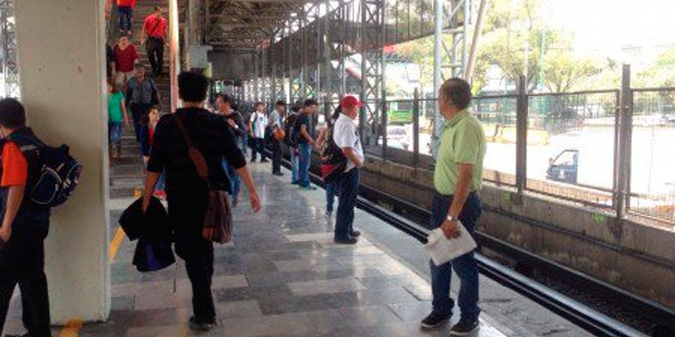 Detienen en Metro Xola a vagonero armado
