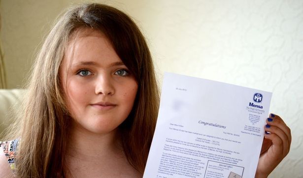 Niña supera coeficiente intelectual de Hawking y Einstein