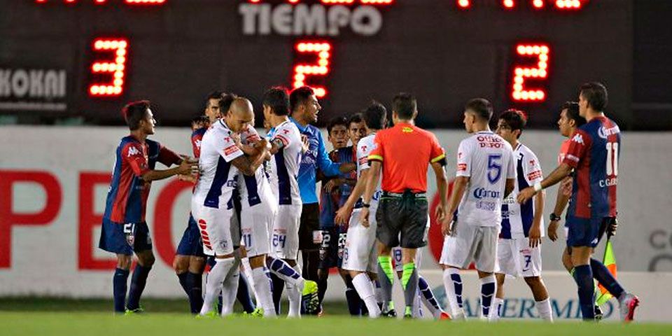 Futbolistas de Pachuca emiten sonidos racistas contra árbitro