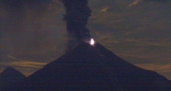 Video: explosión en el volcán de Colima