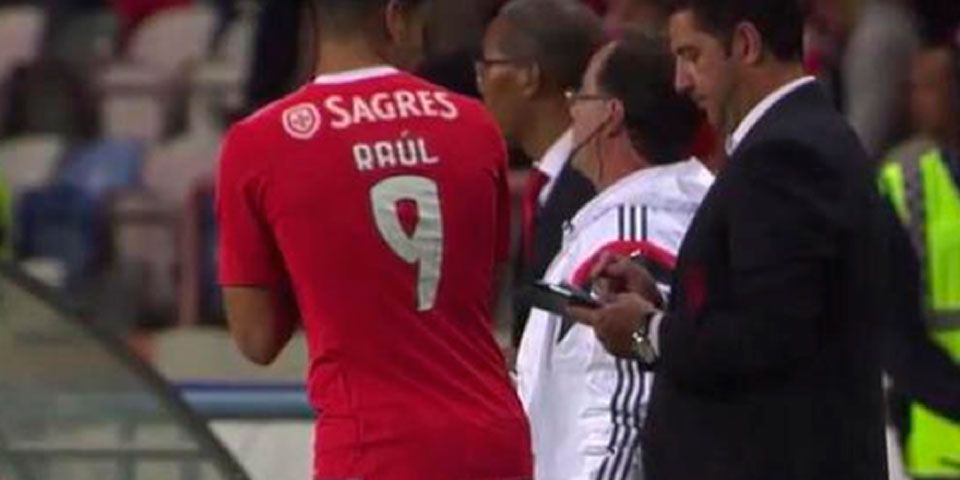 Debuta Raúl Jiménez en derrota del Benfica