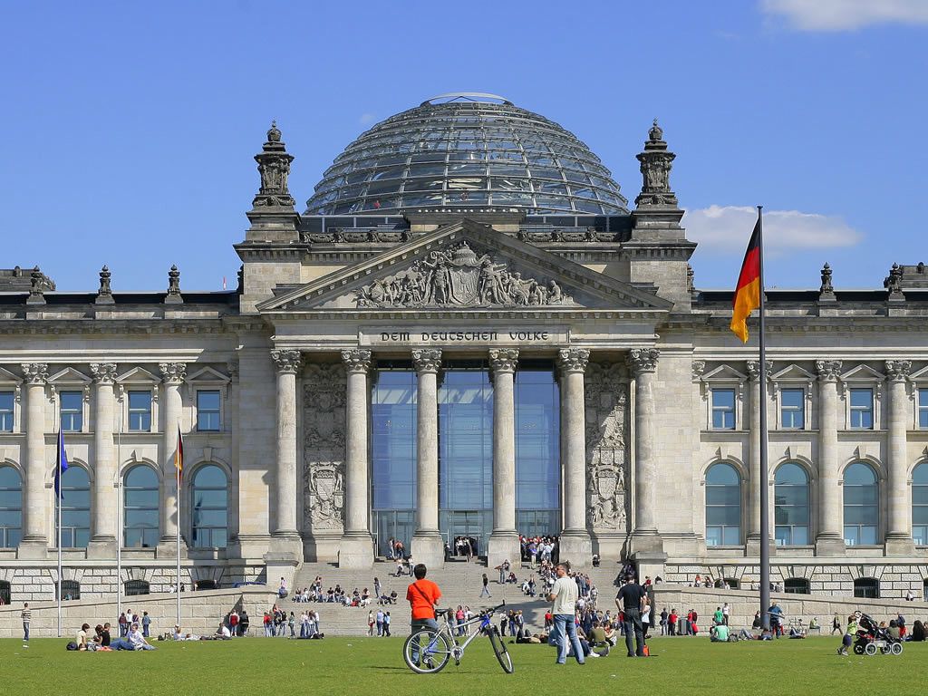 El apoyo de Alemania a Francia, un gesto simbólico - Reichstag-Berlin-Alemania-Jump-1024x768