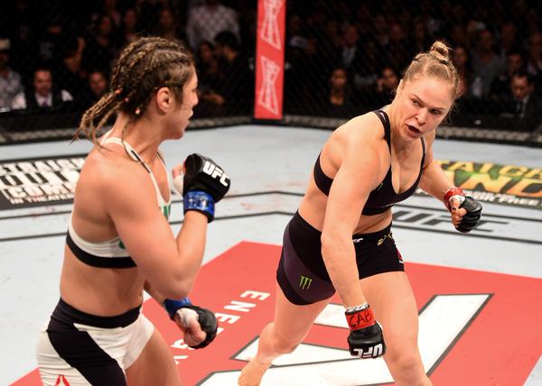 Ronda Rousey mantiene su reinado Ronda Rousey mantiene su reinado