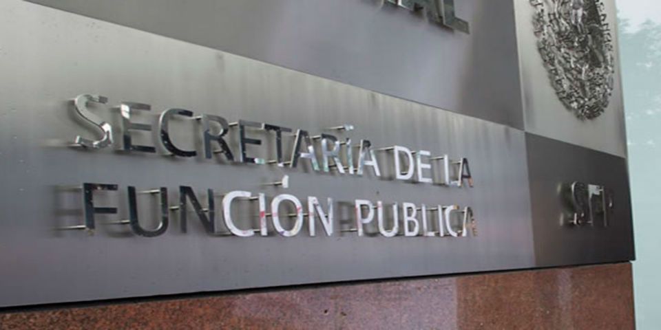 Despiden a funcionaria de la SFP que pagó caviar y champagne con dinero del erario Despiden a funcionaria de la SFP que pagó caviar y champagne con dinero del erario