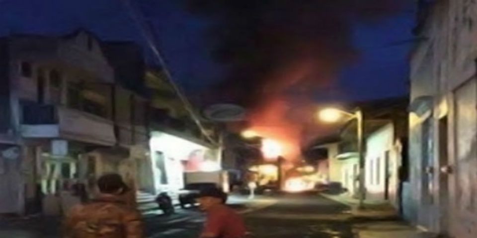 Queman patrulla en Michoacán