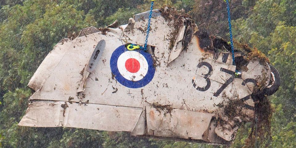 Familia sobrevive a accidente en exhibición aérea en Inglaterra Familia sobrevive a accidente en exhibición aérea en Inglaterra