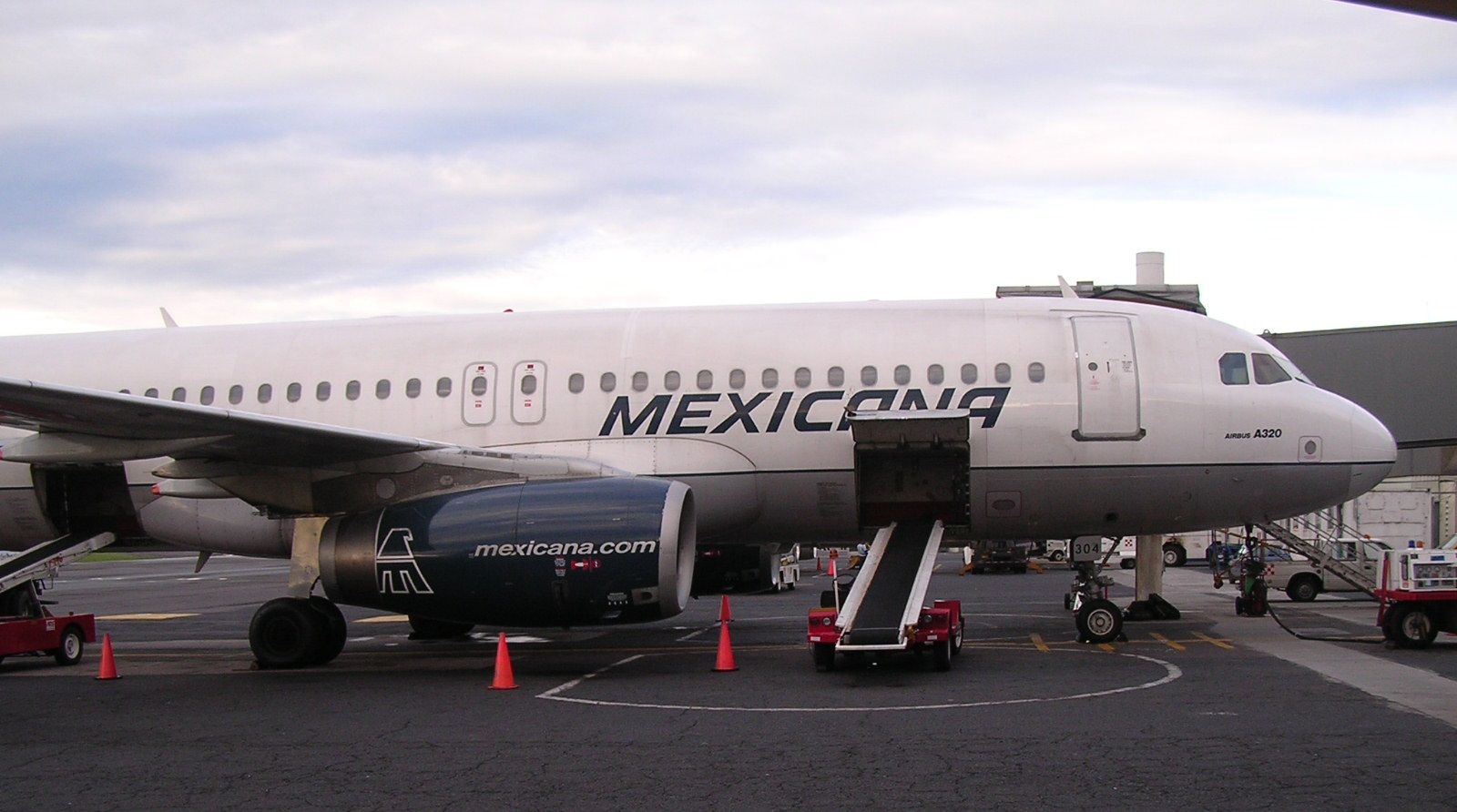 Autorizan enajenación de bienes de Mexicana de Aviación