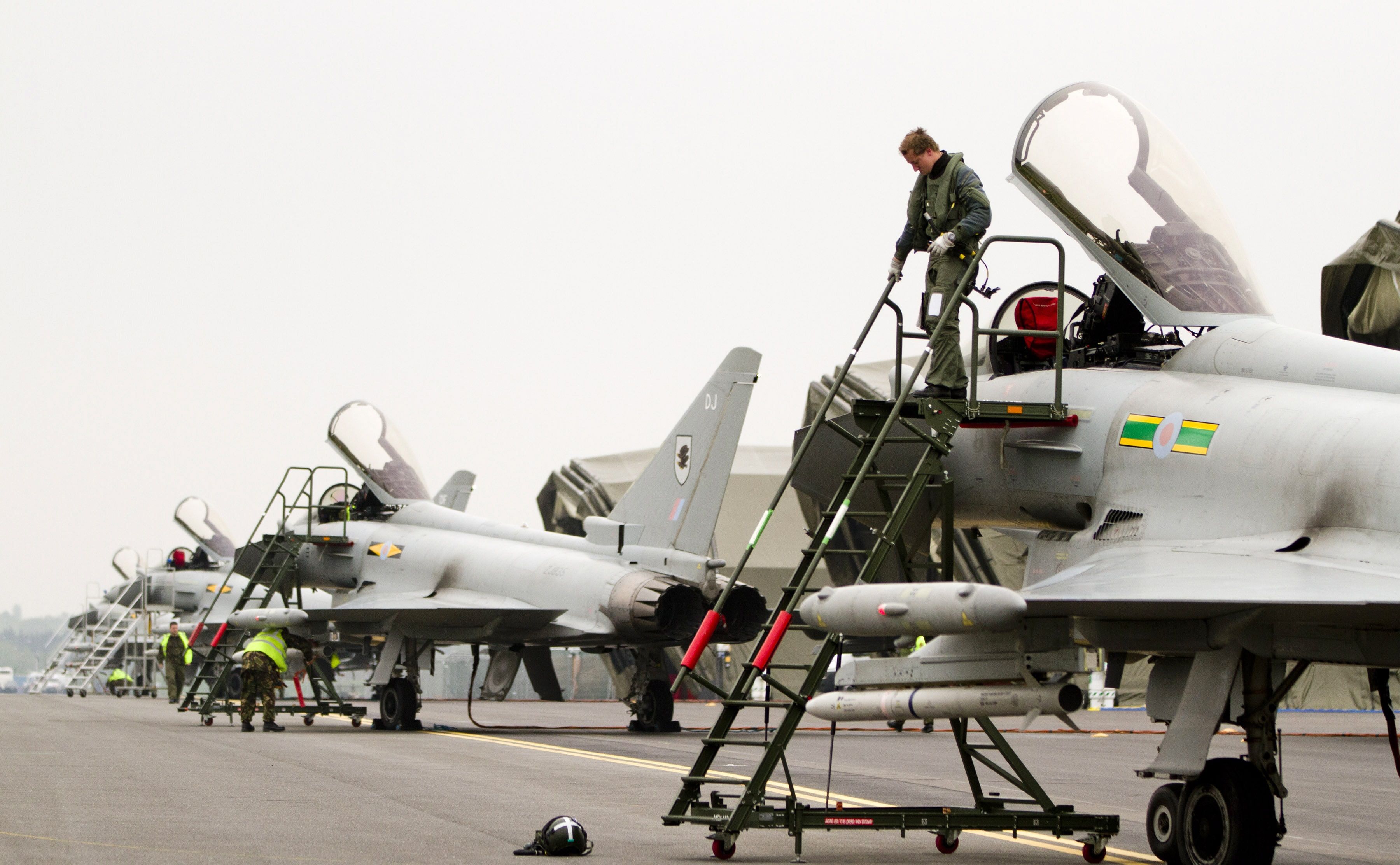 Reino Unido continuará los bombardeos aéreos contra EI