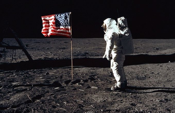 Lanzan campaña para resguardar traje espacial del primer hombre en la Luna Lanzan campaña para resguardar traje espacial del primer hombre en la Luna