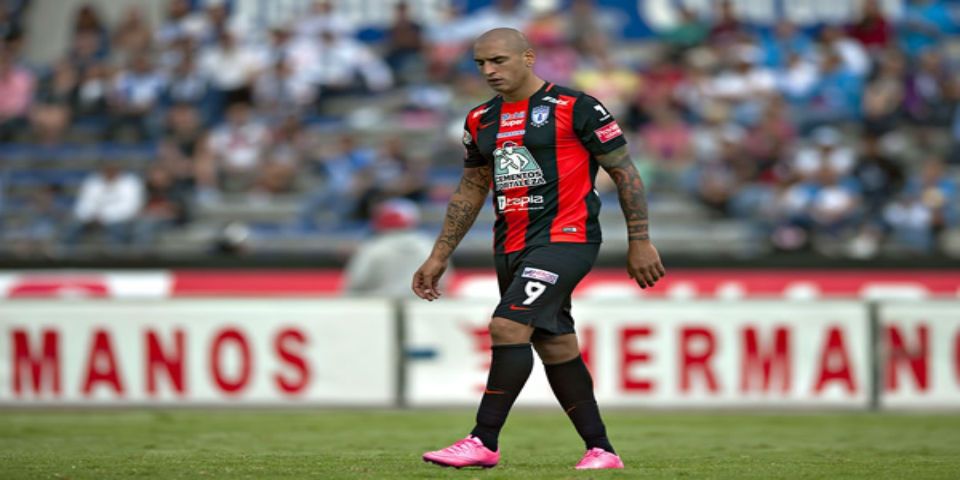 Nahuelpán separado del Pachuca