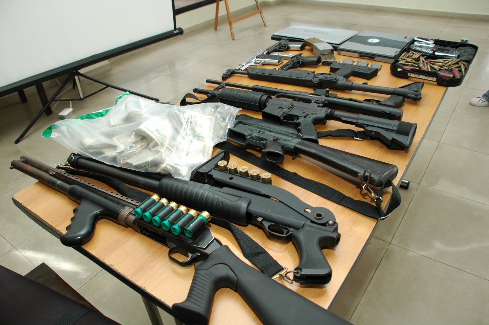 Aseguran arsenal del CJNG en Puerto Vallarta