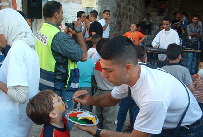 Miles donan sus cuentas de redes sociales por Día Humanitario Mundial