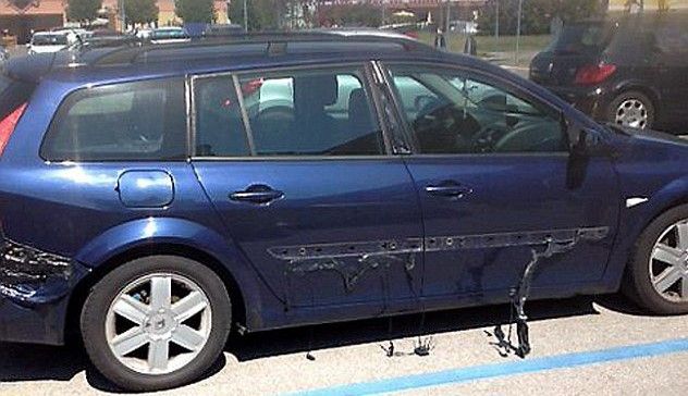 Automóvil se derrite por el calor