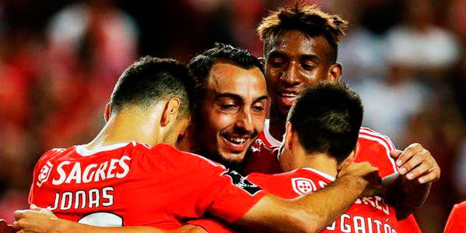 Benfica vence al Estoril con facilidad