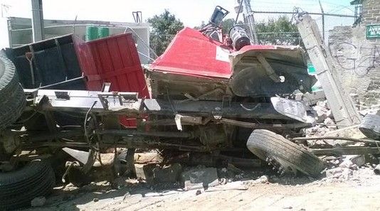 Camión de volteo atropella a nueve personas en el Edomex