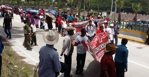 Repliega PF a campesinos por bloqueo en Autopista del Sol