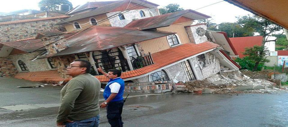 Se hunde casa en Teziutlán