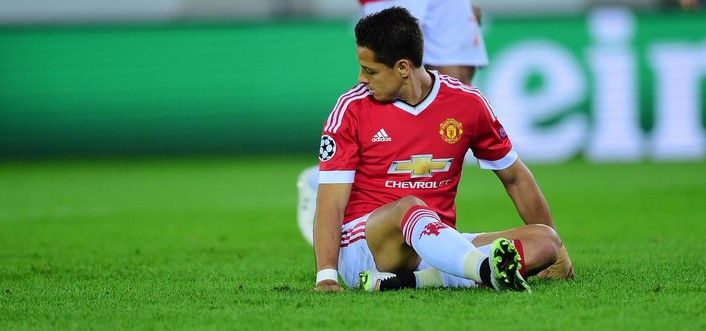 Chicharito falla penal contra Brujas